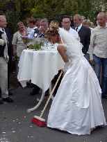 Click to see 2003-08-16-18_31_20-Hochzeit_Polter_kh_ 006.jpg