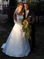 Click to see 2003-08-16-19_32_04-Hochzeit_Brautpaar_kh_ 002.jpg